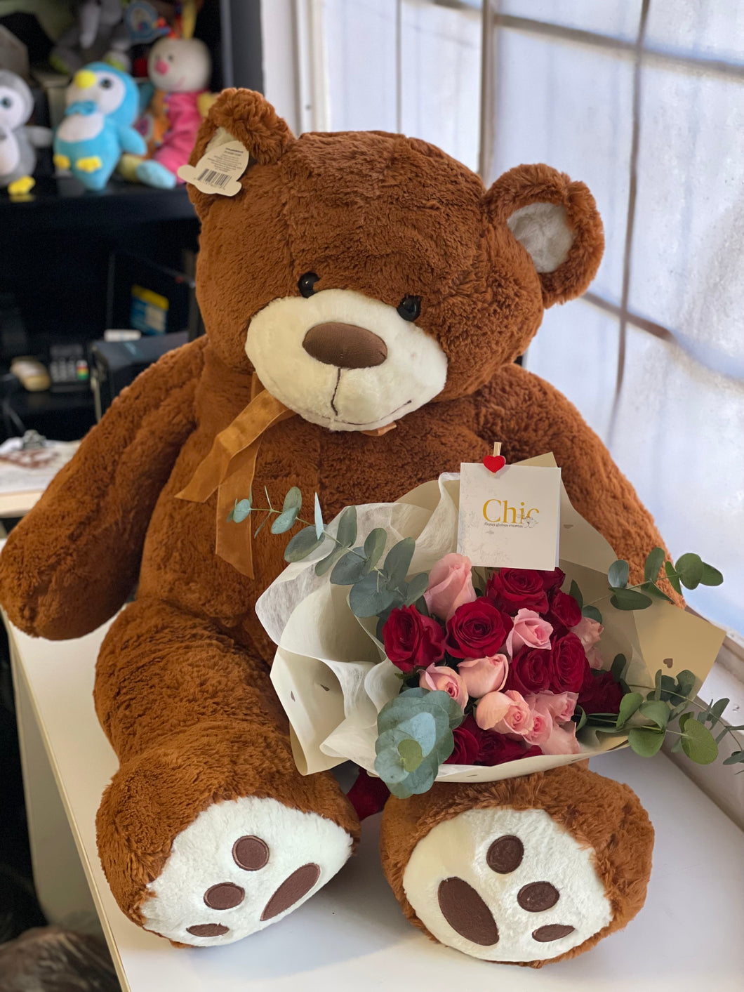 Peluche gigante y ramo de flores – floreriachicvalle
