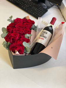 Corazón rosas y botella