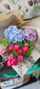 Hortencias y tulipanes